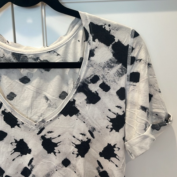 Lululemon Tee - Picture 2 of 6